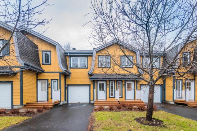 Townhouse on the Golf with pool access - Borealis 214