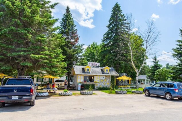 A la Belle Etoile main