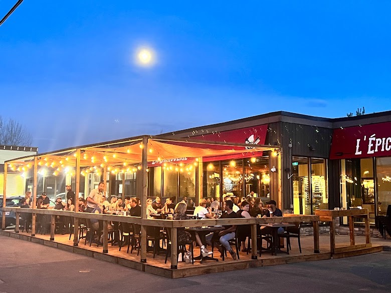 La Brasserie Les Mercenaires Culinaires, restaurant in tremblant village