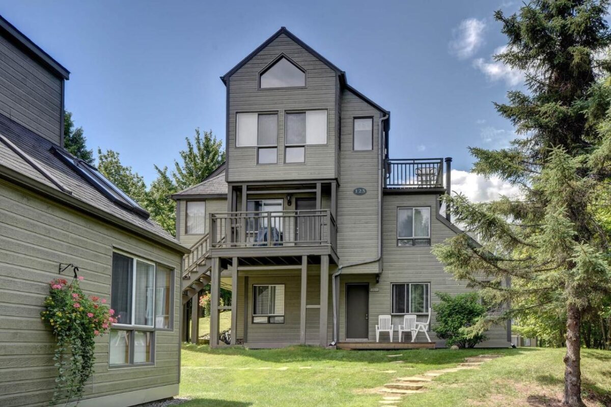 Condos in Mont Tremblant , apartments Official Mont Tremblant